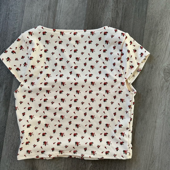 🌻 Cream Floral Square-Neck Crop Top 🌻 - Picture 3 of 5